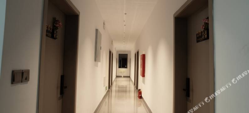 良栖山院民宿(乌蒙大草原店)图片