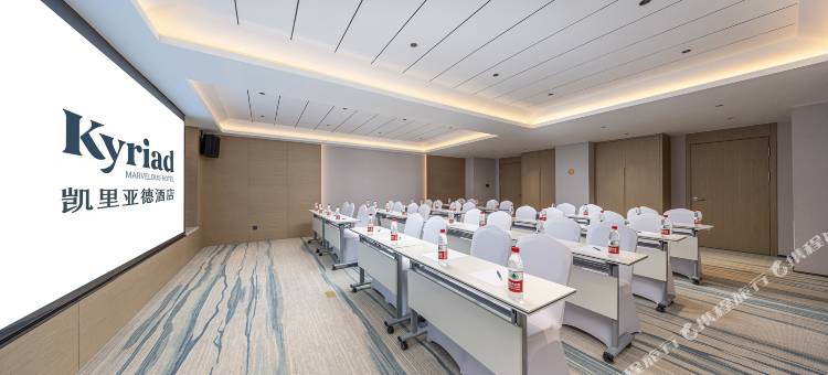 凯里亚德酒店(乌鲁木齐高铁站北广场店)图片