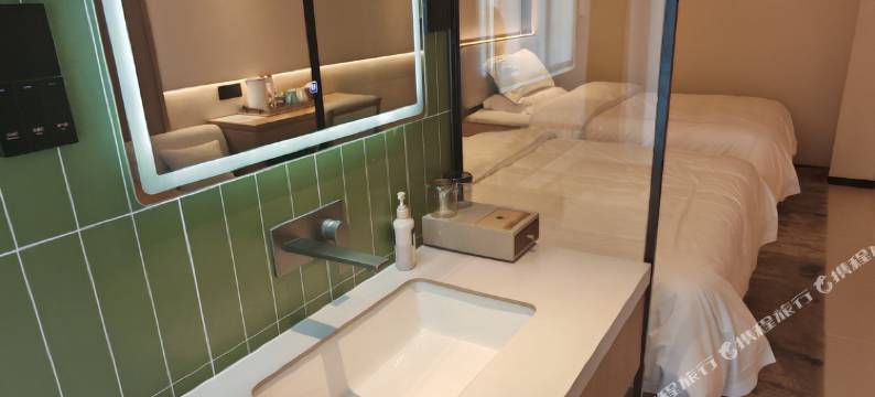 新兴禅域小镇保利雅途酒店(新兴高铁南站店)图片