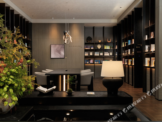 上海浦东机场闻居路亚朵酒店