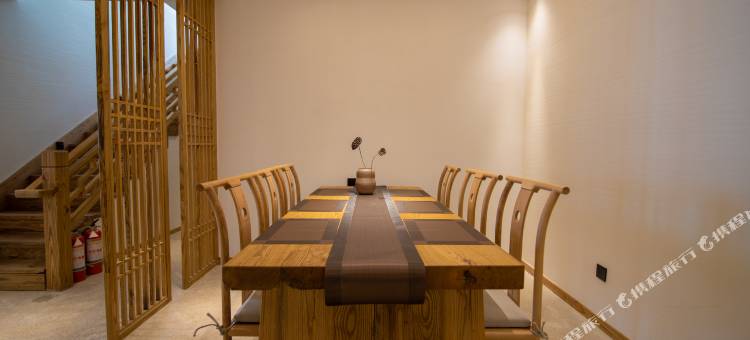 黄山云山渡·小鱼温泉民宿(黄山汤口南大门翡翠谷店)图片