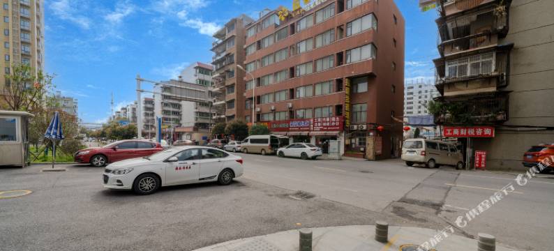 武汉泽睿酒店(武汉第一技术学校十里铺地铁站店)图片