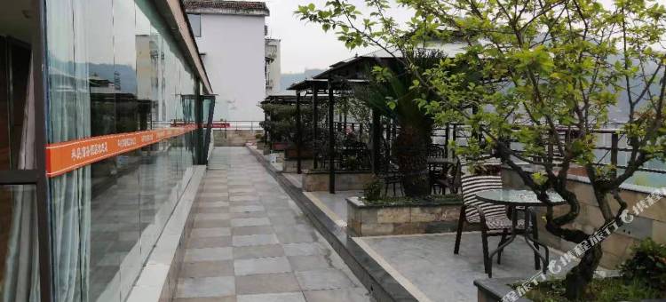 半岛商务酒店(阆中古城店)图片