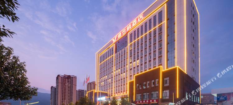 维也纳酒店(临沧佤山凤城高铁站店)图片