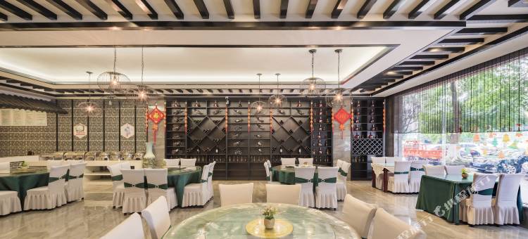 峨眉山鸿坤酒店(峨眉高铁站旅游博览交易中心店)图片