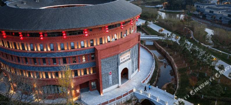 会昌和君小镇同学围屋酒店图片