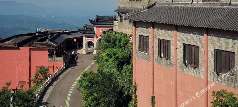 句容顶宫观日悬崖民宿图片