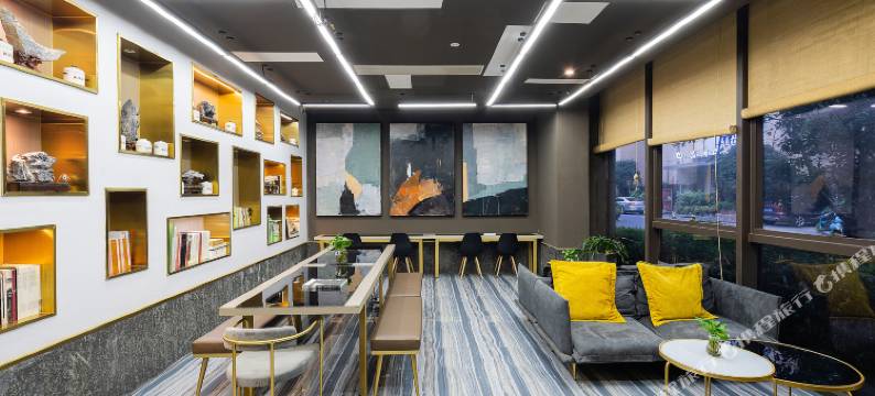 QMAX百谷艺术酒店(杭州富阳银湖地铁站店)图片