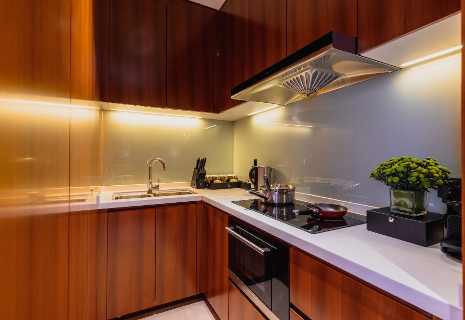 Oakwood Premier TongluHotel Overview