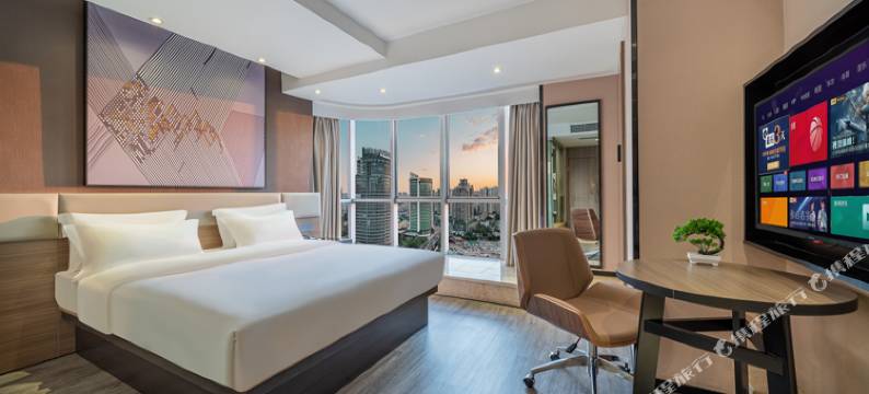 IU酒店(重庆观音桥步行街轻轨站店)图片