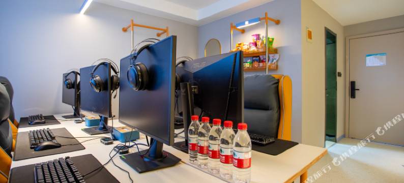 南逸电竞酒店(上海奉贤南桥店)图片