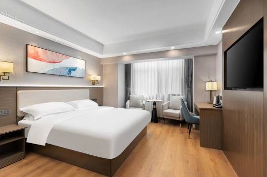 轻住酒店(济钢体育馆鲍山地铁站店)