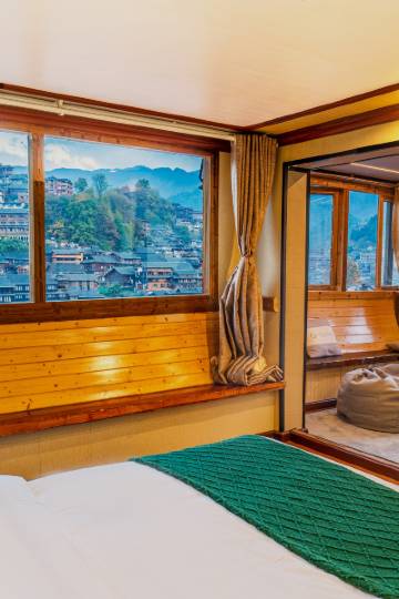 西江千户苗寨枕山宿全景美宿图片