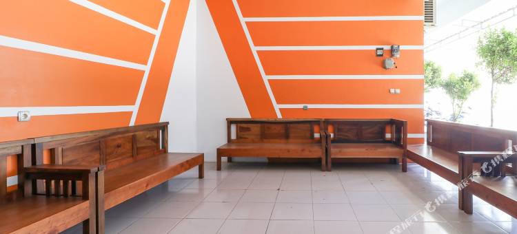 O 加鲁特酒店靠近塔罗贡广场(原维斯玛埃提加)(RedDoorz at Merdeka Street Garut)图片