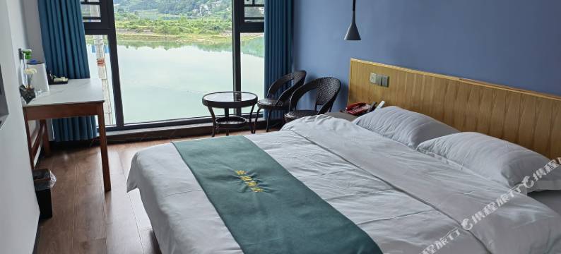 正安蓝湖民宿图片