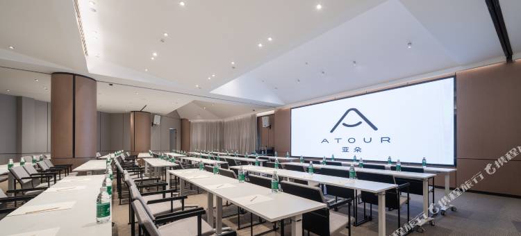 郑州正弘城花园路亚朵酒店图片