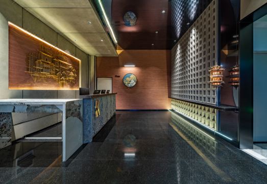 Canary HotelHotel Overview