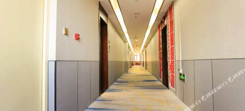 集贤学府酒店(福利屯站店)图片