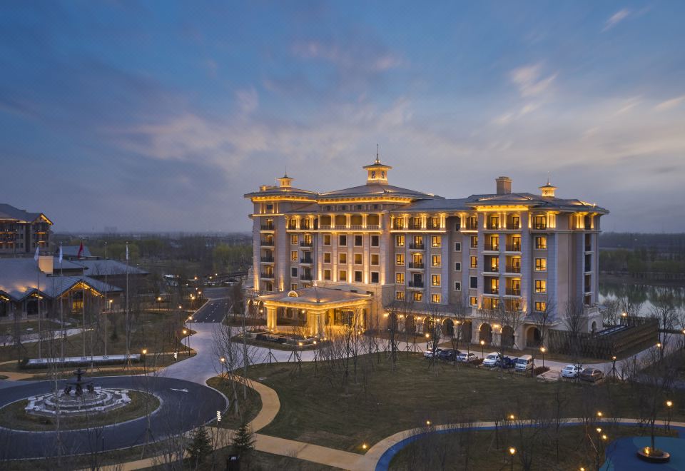 文安绿发希尔顿启缤精选酒店外景图