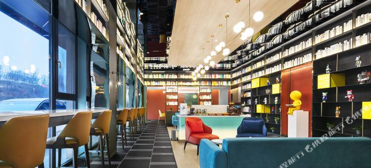 喜鹊CC酒店(信阳高铁东站万达广场店)图片