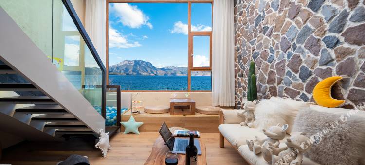 泸沽湖水天壹舍loft湖景度假酒店图片