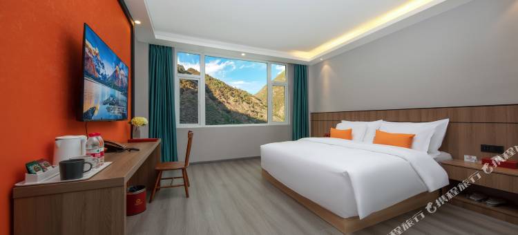 逸柏国际酒店(甘孜州雅江店)图片