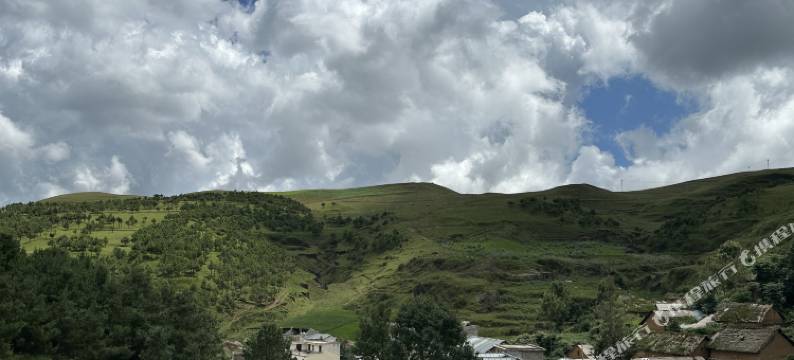 东巴部落民宿(昭通大山包景区店)图片
