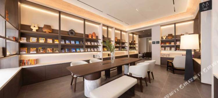 敦煌沙洲夜市北门亚朵酒店图片