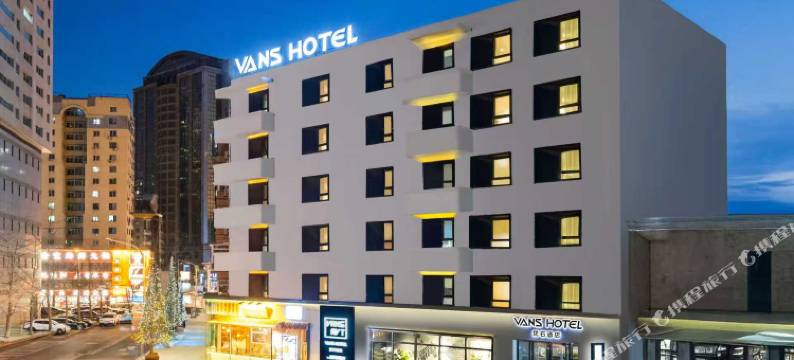 VANS梵石艺术酒店(大连中山广场店)图片