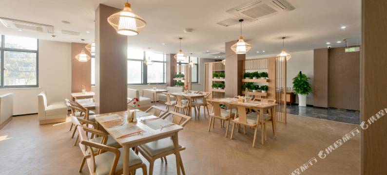 湖州芳菲学苑酒店图片