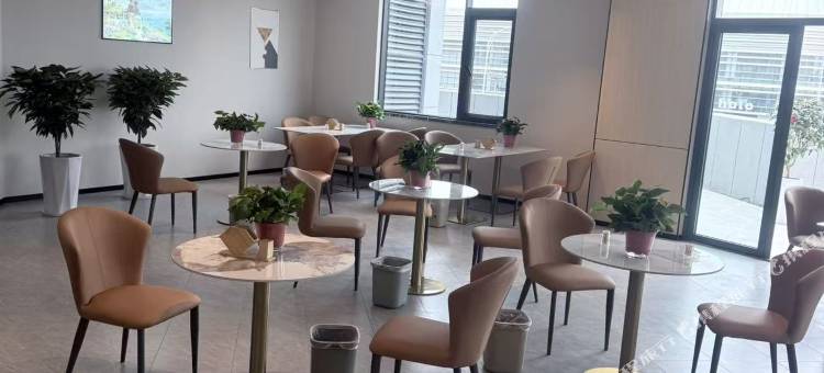 睿柏云酒店(芜湖湾沚区航空新城运动中心店)图片