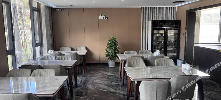 杂多青源酒店图片