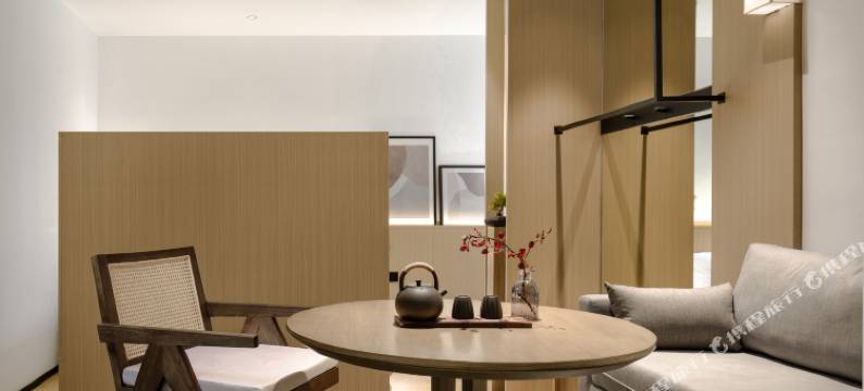 SFEEL设计师酒店(乐山张公桥美食街店)图片