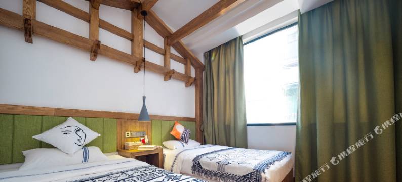 张家界指南针精品客栈(天门山索道店)图片