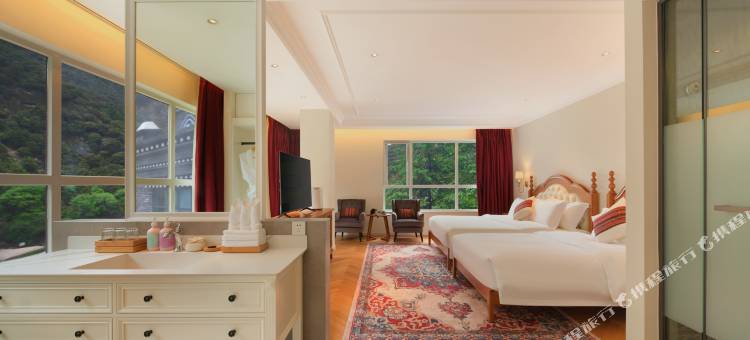 稻城亚丁花间岭·杜鹃谷温泉酒店图片