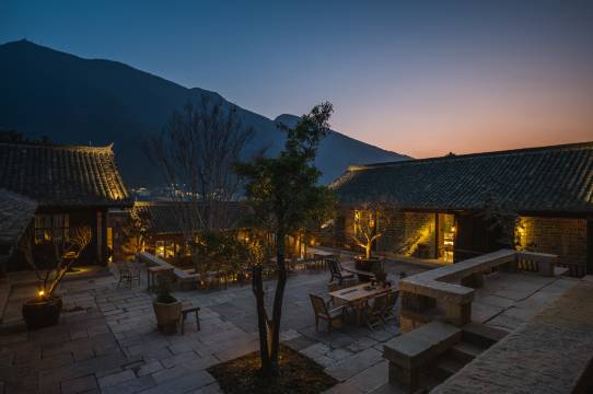 夜泊巫山图片