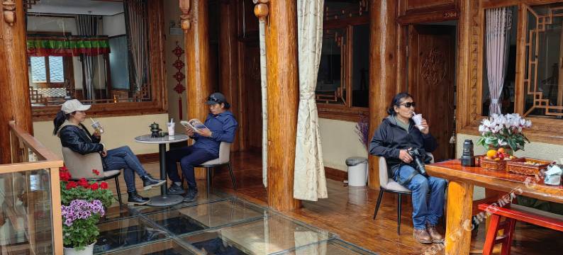 香格里拉九湖一山登巴客栈(独克宗古城店)图片