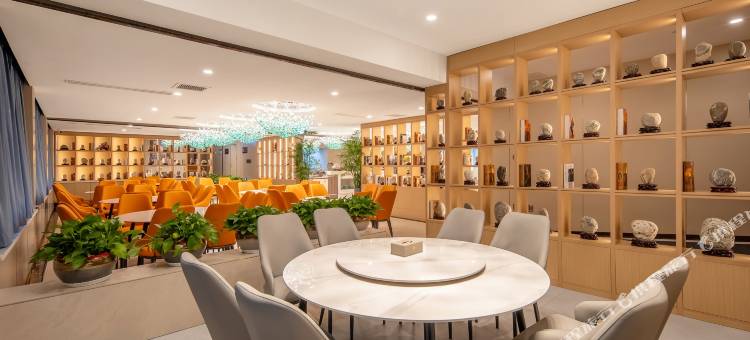 浦东假日酒店(伊宁六星街伊犁师范店)图片