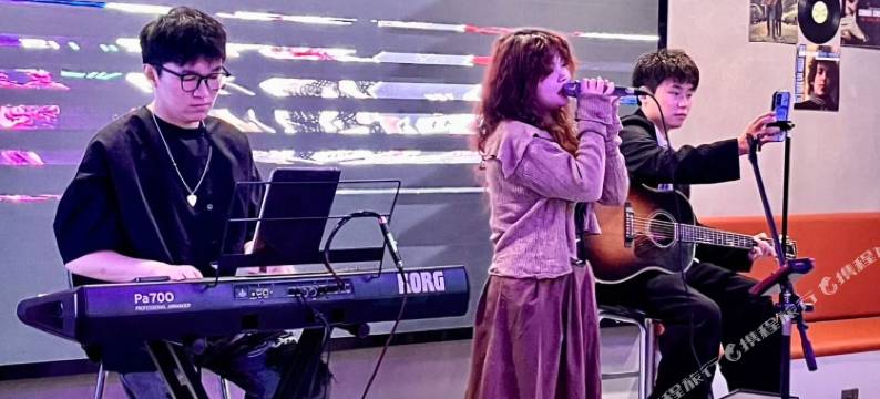 旅小二青年酒店(西湖湖滨定安路地铁站店)图片