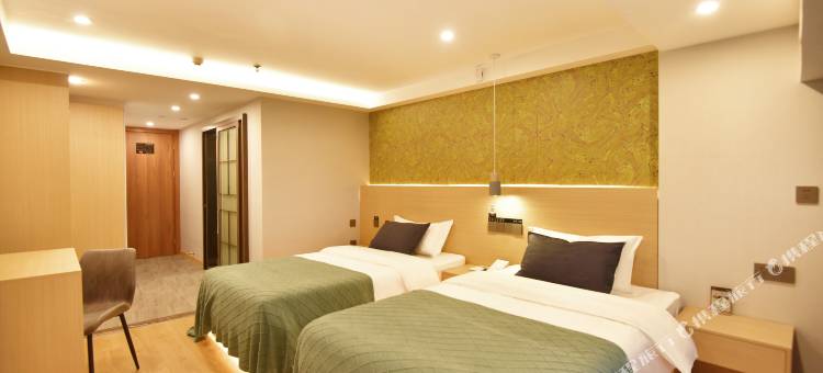 公羽家·设计师轻奢艺术酒店(观山湖公园林城西路地铁站店)图片