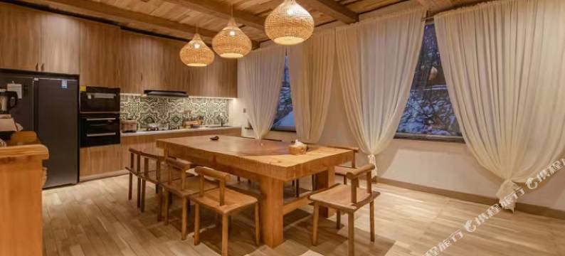 半山居雪山民宿图片