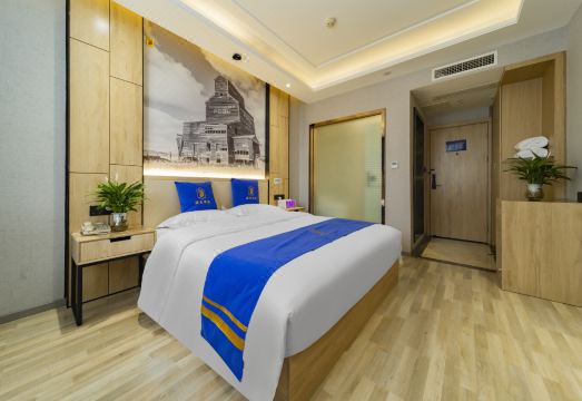 Super 8 Collection Hotel (Chengdu Pidu Pitong Subway Station) Hotel Overview