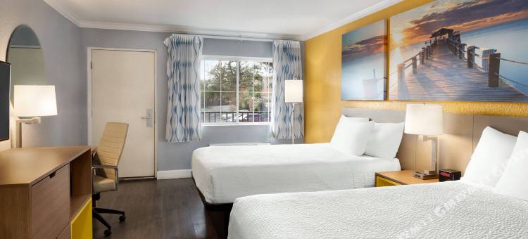 彭萨科拉-历史市中心戴斯酒店(Days Inn by Wyndham Pensacola - Historic Downtown)图片