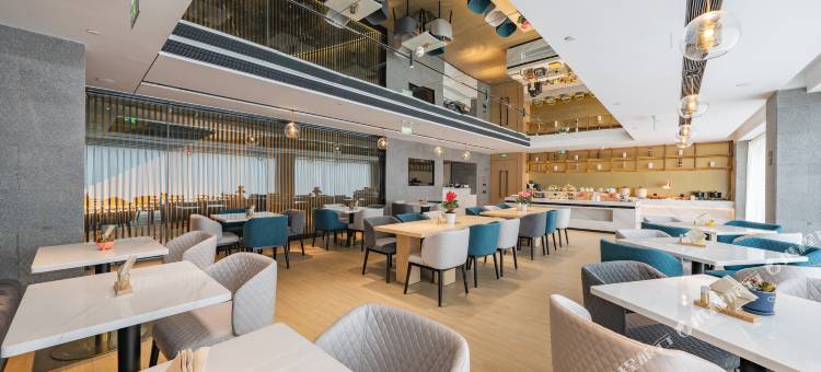 重庆西站站前广场亚朵酒店图片