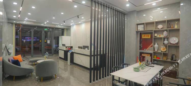 REMAX热麦电竞酒店图片