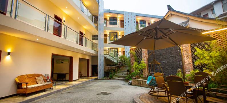 青城后山拾山里民宿(泰安古镇店)图片