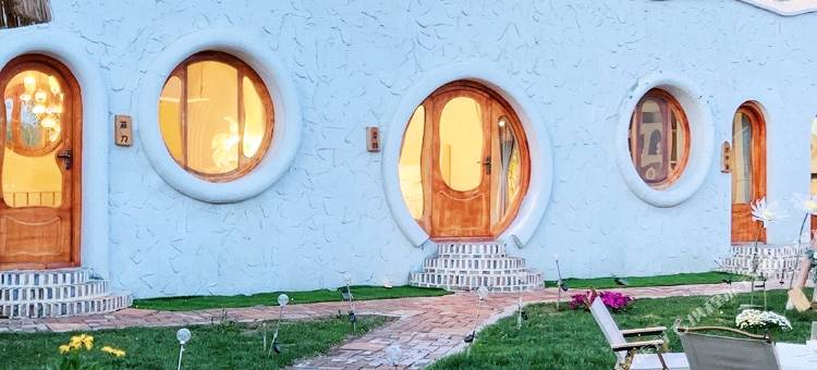 伊宁霍比特小屋图片