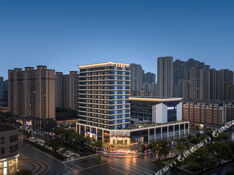 六安火车站星河解放广场亚朵酒店