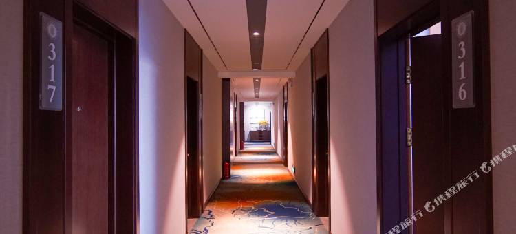 新巴尔虎右旗爱音琴商务宾馆图片