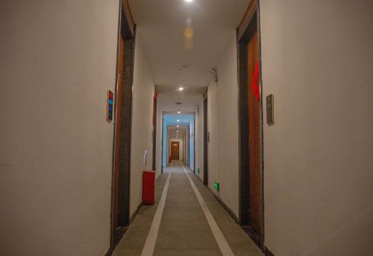 Oriental red hotel in Zhusha ancient town Hotel Overview